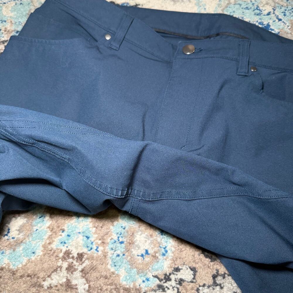 Lululemon Mens ABC Pant - Picture 2 of 5